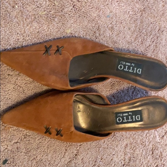 Used lightly small heel dress shoe - Picture 1 of 2